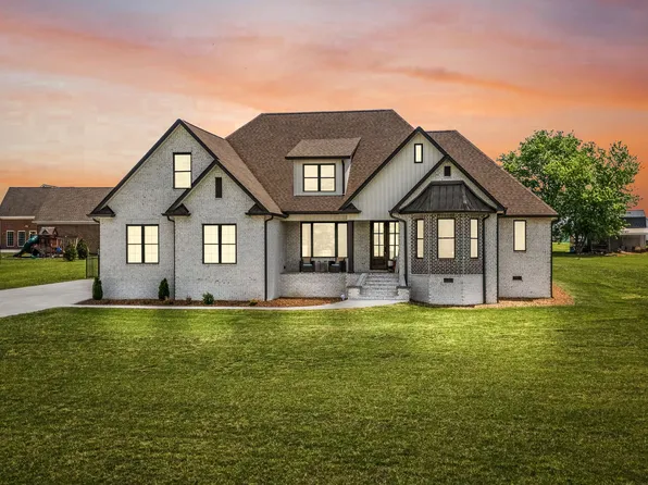 74 Holt Ln, Tullahoma, TN 37388