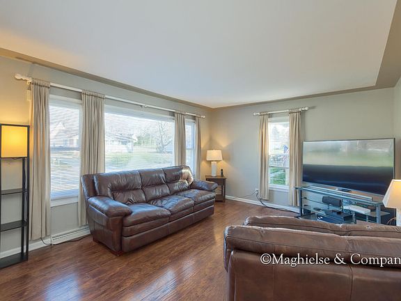 3rd image of 1824 Westwood Dr NE