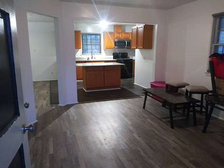 924 Spruce St — Photo 6