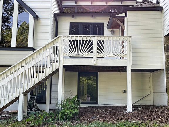 3rd image of 2518 Kingsley Dr NE
