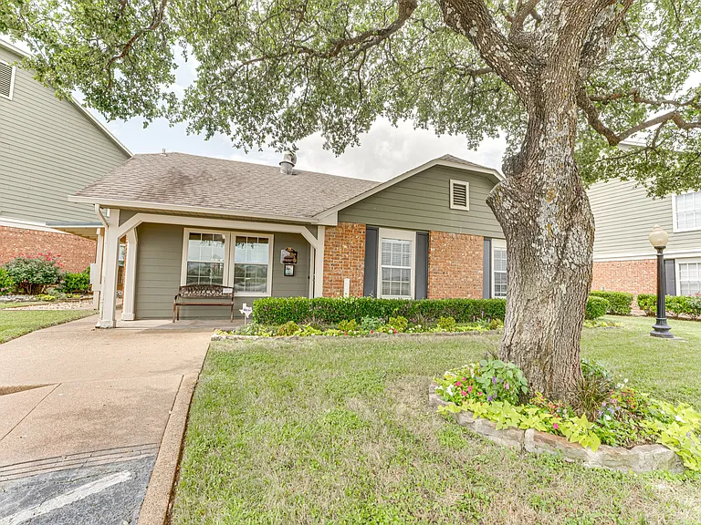 Arbors Of Corsicana — Photo 35
