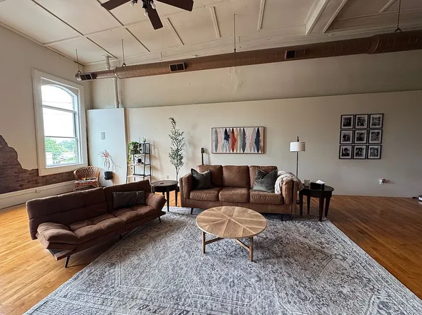 123 N Clinton Ave, Saint Johns, MI 48879