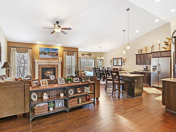 3rd image of 8681 Chaucer Cir W