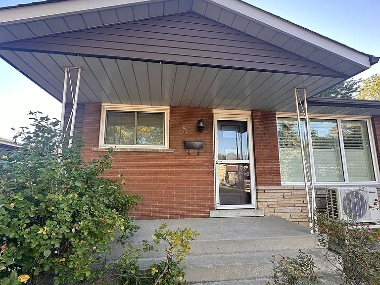 5 Empire Ct #MAIN — Photo 2
