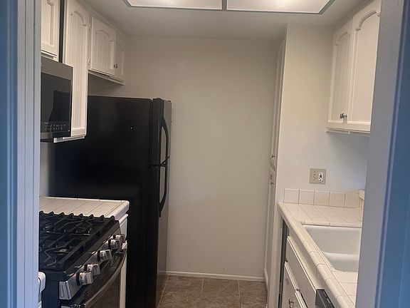 2nd image of 300 S Mentor Ave APT 7
