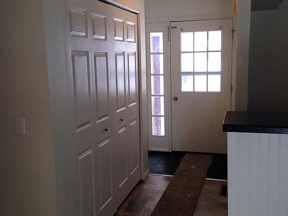 4737 Entry w/large closet