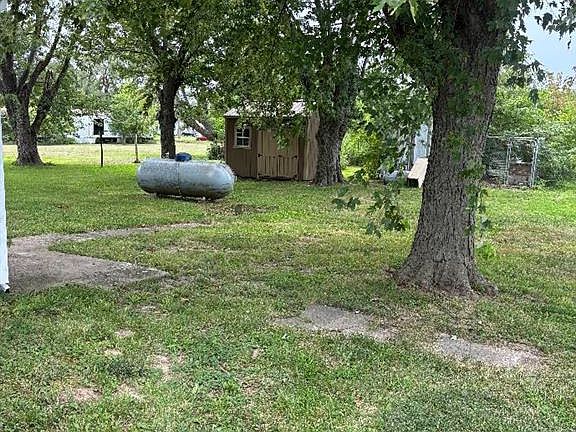 2nd image of 9609 Country Club Rd