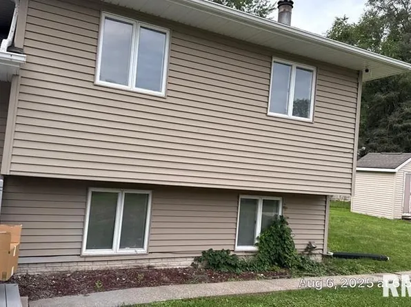 2907 4th St #A, East Moline, IL 61244