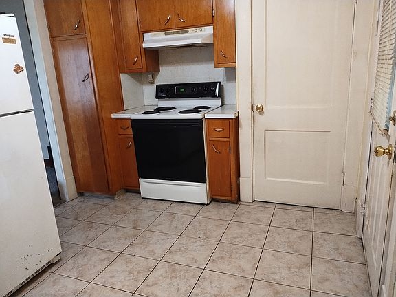 4th image of 1112 Carr St