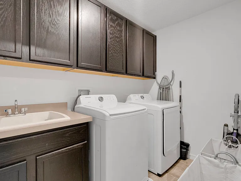 4894 Knoll Ln — Photo 20