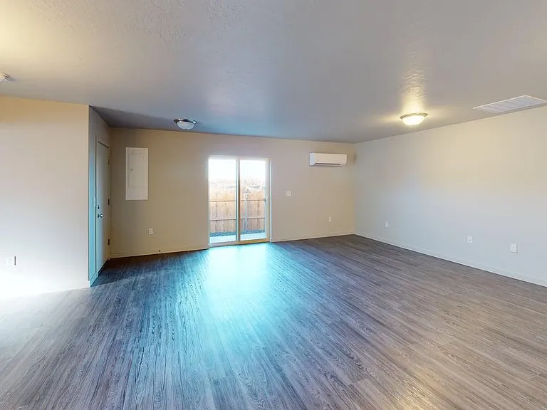 223 Stockton Ave — Photo 10