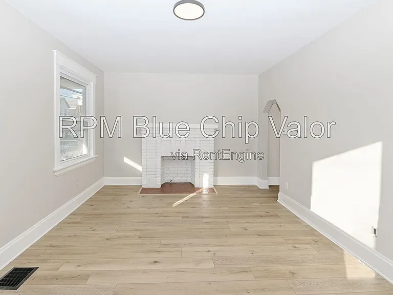 5214 Warren Ave #1 — Photo 7