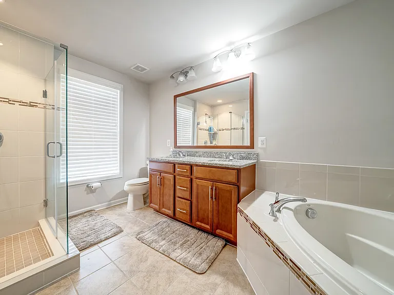 22489 Naugatuck Sq — Photo 31