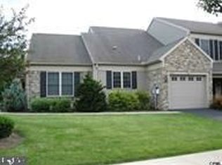 2066 Deer Run Dr, Hummelstown, PA 17036