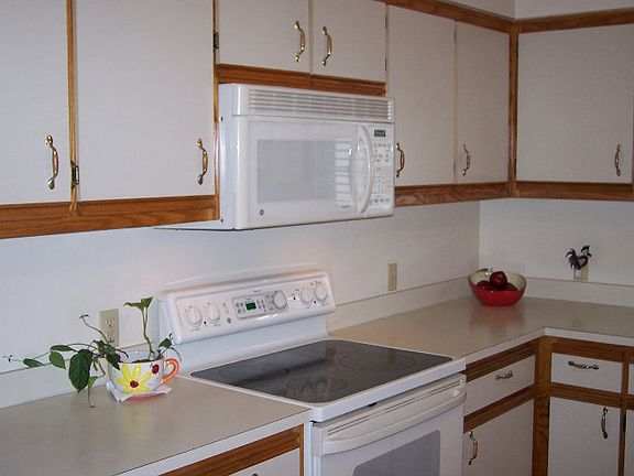3rd image of 715 SE Rosewood Cir