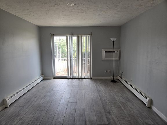 5th image of 270 E Haverhill St APT 1