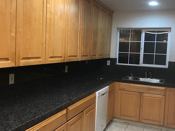 Kitchen with dish washer