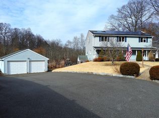 35 Pehr Ln, Cheshire, CT 06410