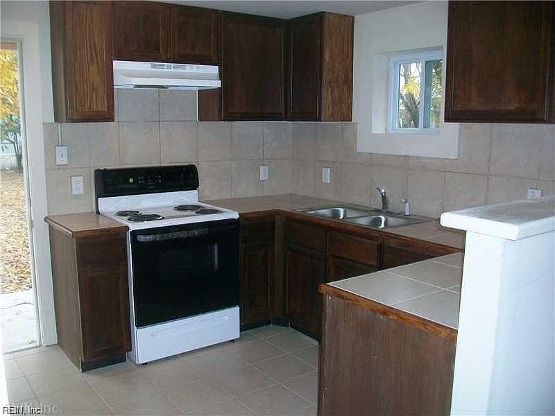 2nd image of 25 Bernard Ave