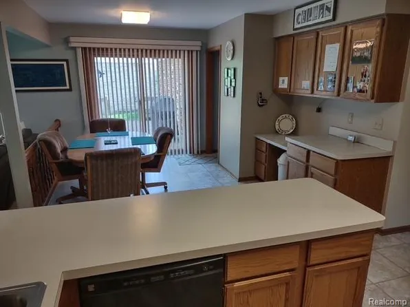 24760 Sutherland Dr, Novi, MI 48374