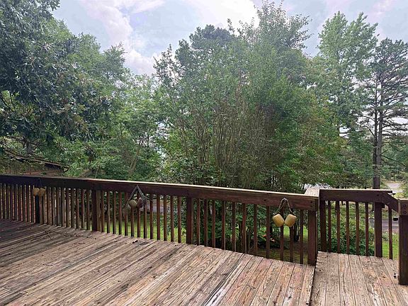 4th image of 40 Whitewood Cir
