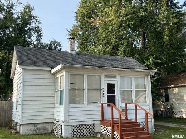 902 W Market St, Taylorville, IL 62568