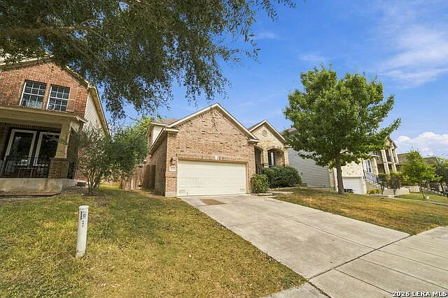 3 bed, 2.5 bath, 2400 sqft, $2,150 — Photo 2