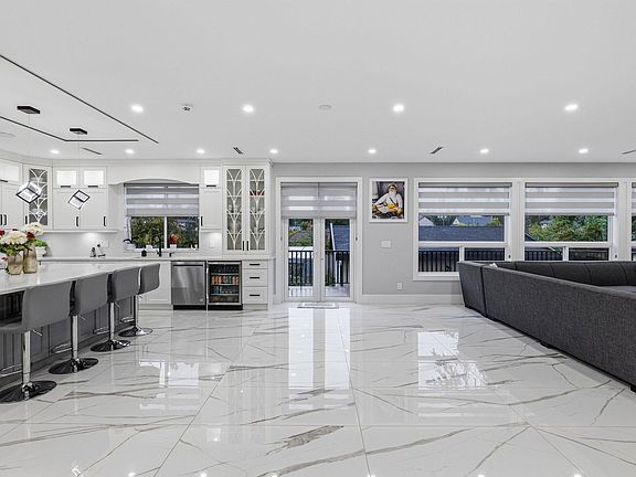 5th image of 8995 Queen Mary Blvd