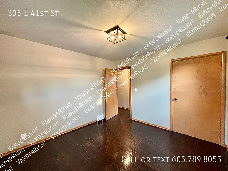 305 E 41st St — Photo 9
