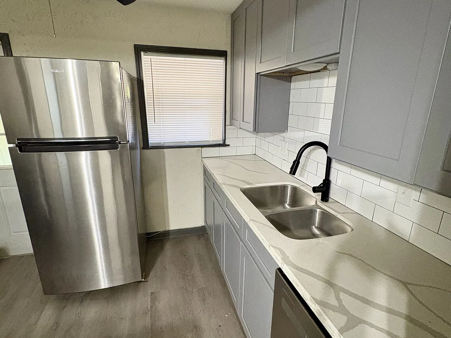 1109 Montrose Drive - 1 — Photo 4