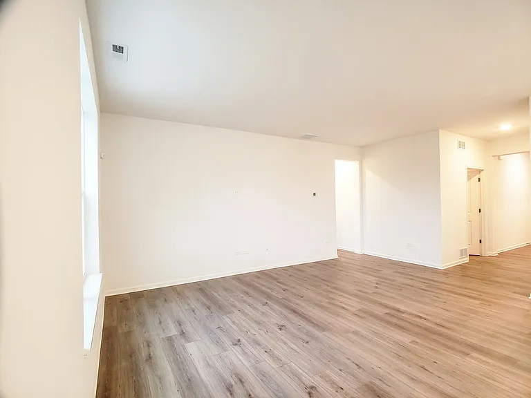 14347 Clover Ave — Photo 8