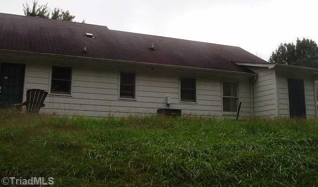 2nd image of 1715 Harrod Ln