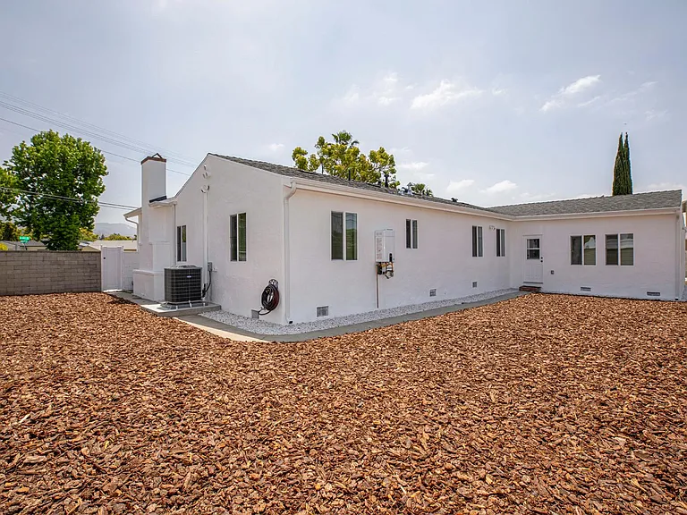 2225 Scott Rd — Photo 38