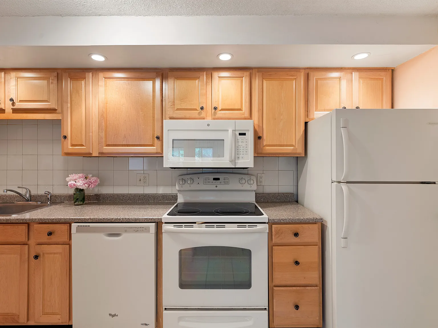 2 bed, 915 sqft, $2,600 — Photo 4