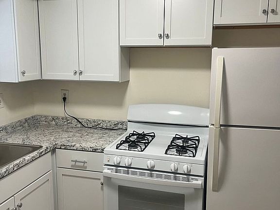 5th image of 120-8 Washington St NE Unit B3