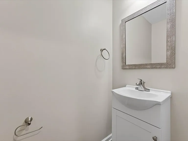2072 Tynewood Dr — Photo 16