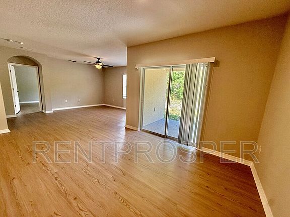 4th image of 930 Summer Glen Dr