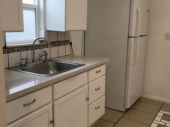 4th image of 2398 Oakmont St #0