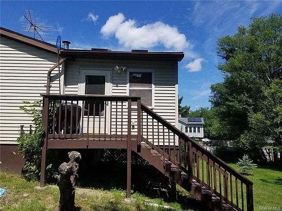 3rd image of 37 Karen Joy Dr