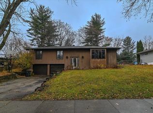 1910 Lewon Dr, Madison, WI 53711