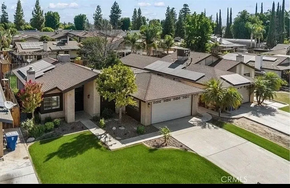 3 bed, 2.0 bath, 1101 sqft, $2,500 — Photo 2