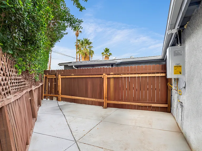 42601 Claudia St — Photo 31