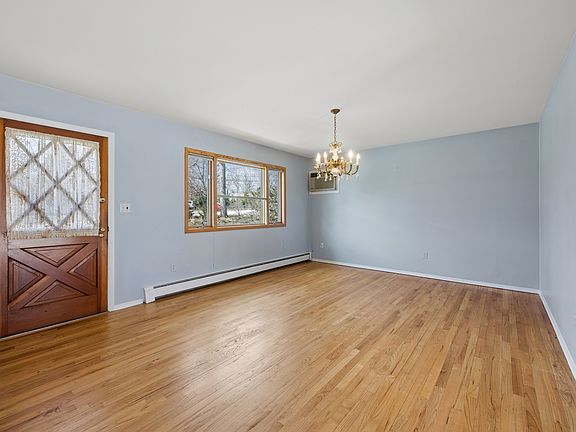 5th image of 4 Columbine Ave S