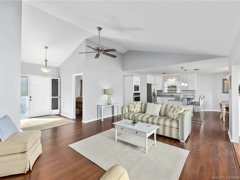 2108 NW Greenbriar Ln — Photo 10