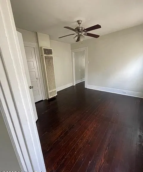 2138 Crittenden Dr — Photo 13