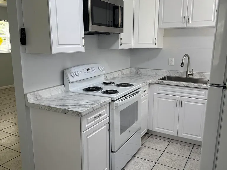 4480 Gray Ave — Photo 6