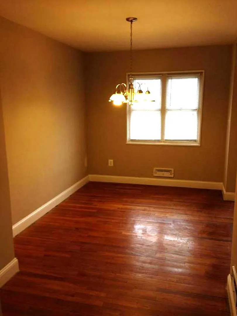 2 Bedroom, 1 Bath Townhouse — Photo 4