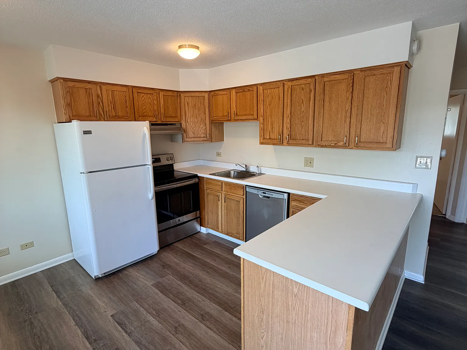 2 bed, 700 sqft, $1,295 — Photo 1