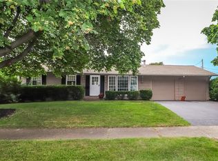 16 Centerwood Dr, Rochester, NY 14616