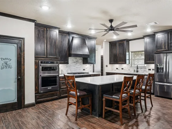 820 Fleitman Dr, Muenster, TX 76252
